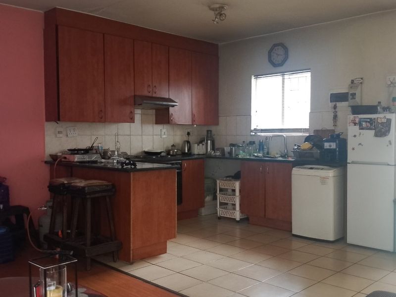 2 bedroom townhouse for Sale in Greenstone Hill - Photo 3