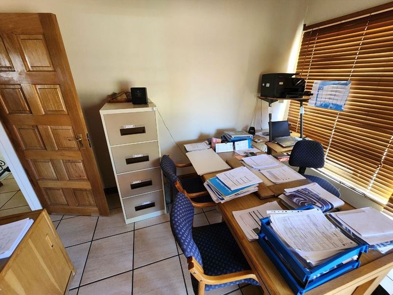 Elegant Secure Spacious Family Retreat in Bishops Court - Photo 10