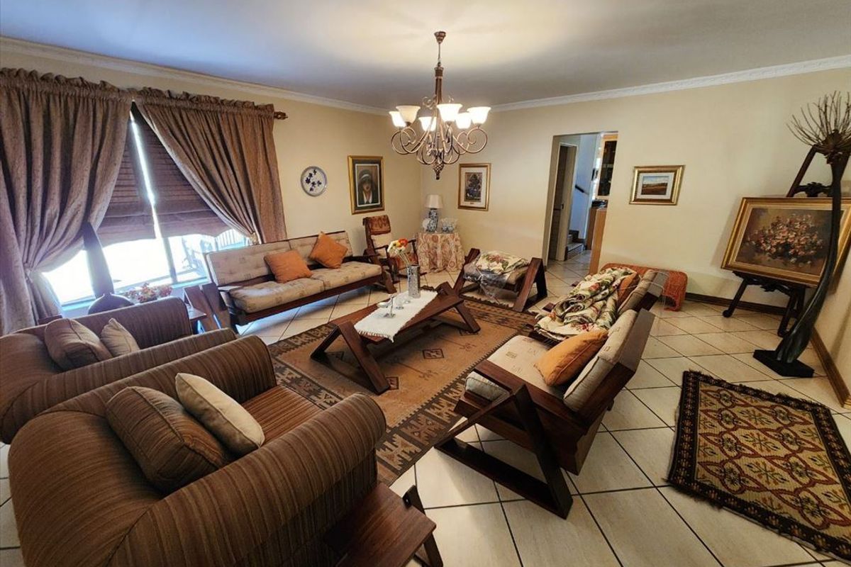 Elegant Secure Spacious Family Retreat in Bishops Court - Photo 5