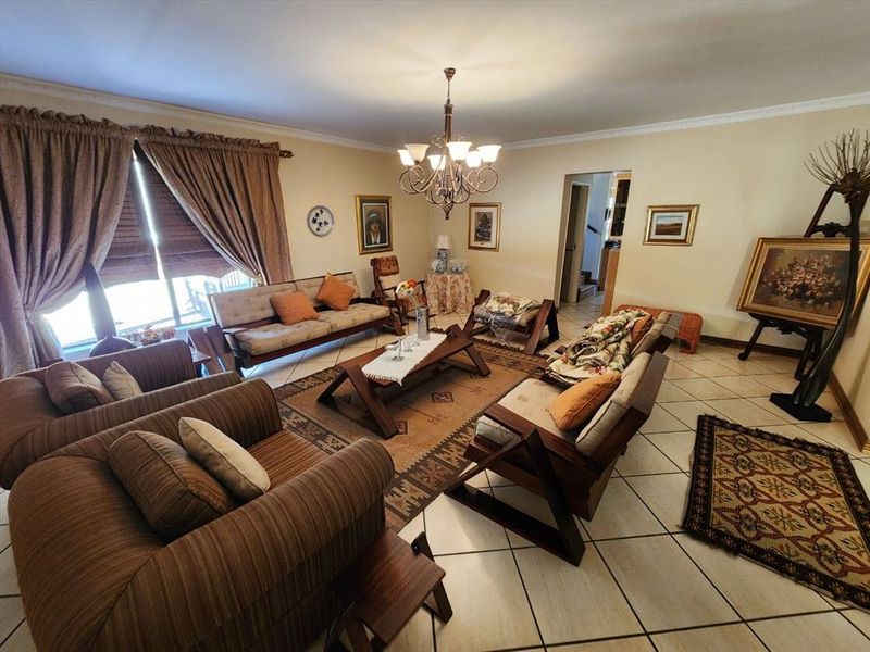 Elegant Secure Spacious Family Retreat in Bishops Court - Photo 5