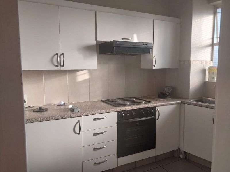 Three bedroom flat/apartment for sale in Hatfield - Photo 2