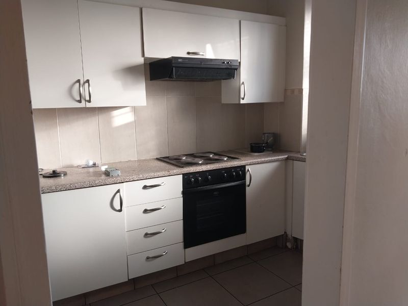 Three bedroom flat/apartment for sale in Hatfield - Photo 3