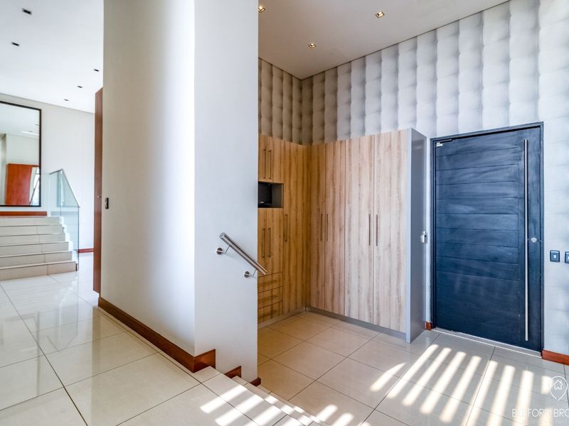 3 Bedroom Penthouse For Rent  - Photo 6