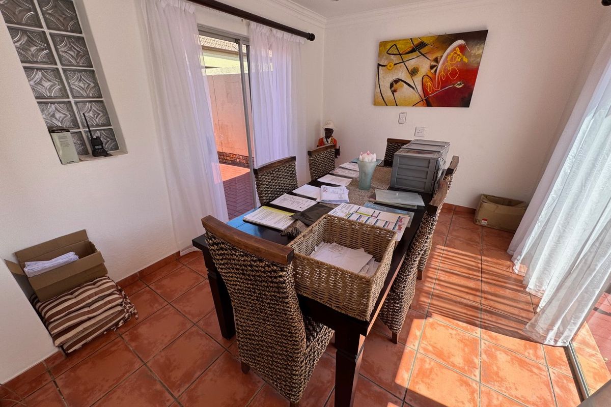 Modern Single-Storey Townhouse - Photo 3