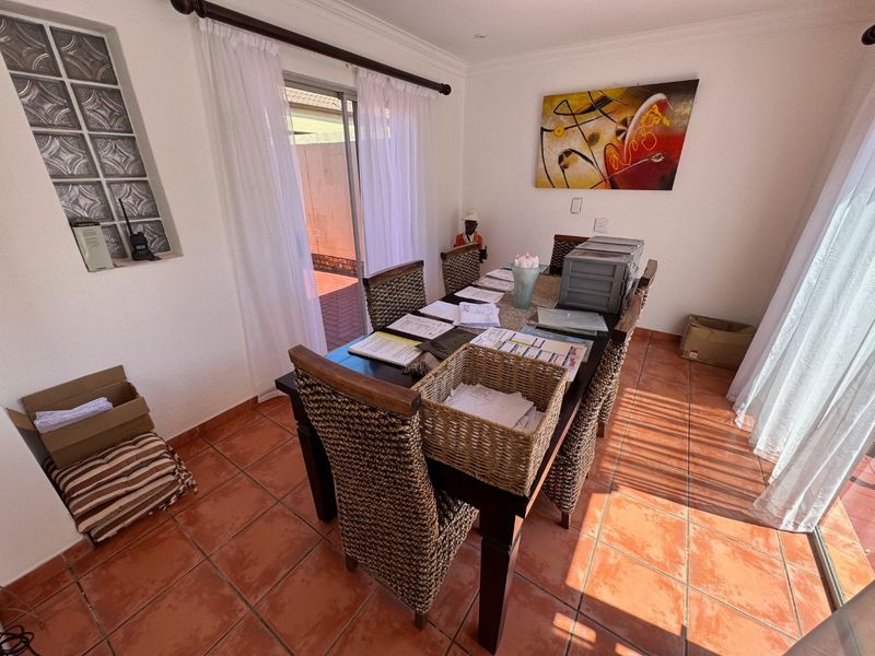 Modern Single-Storey Townhouse - Photo 3