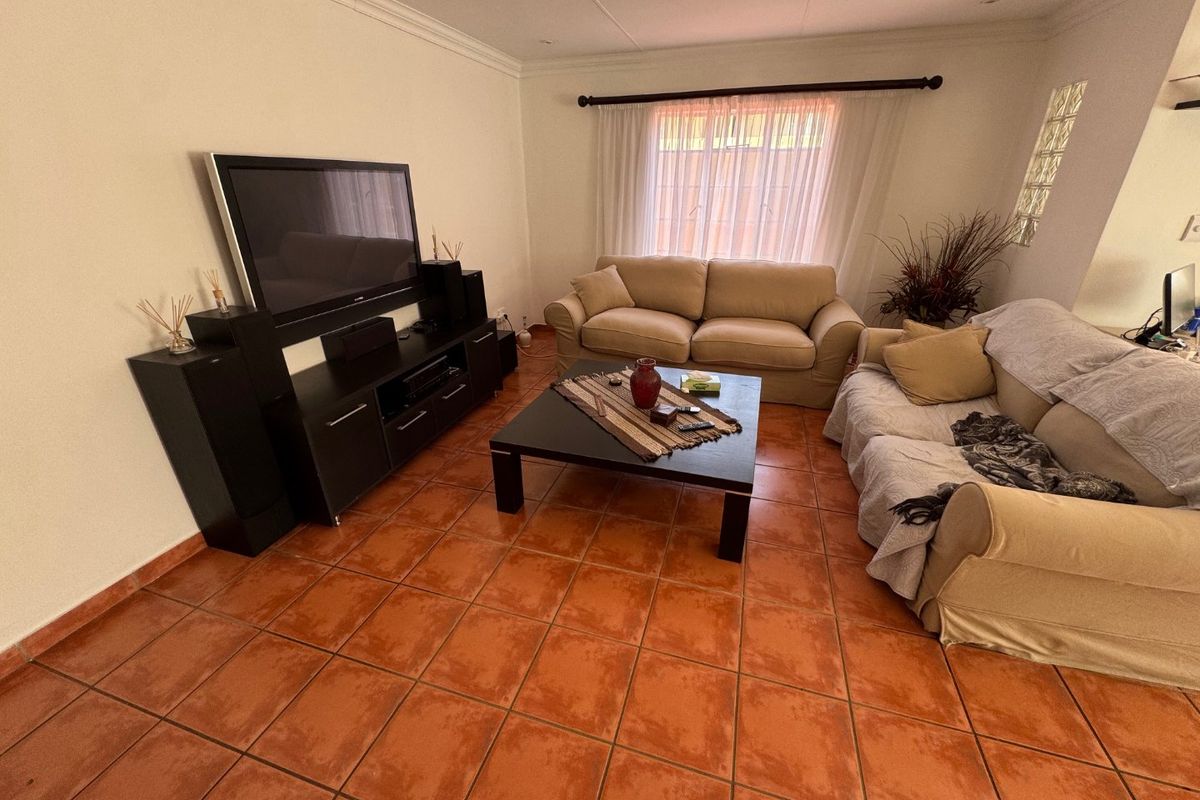 Modern Single-Storey Townhouse - Photo 4