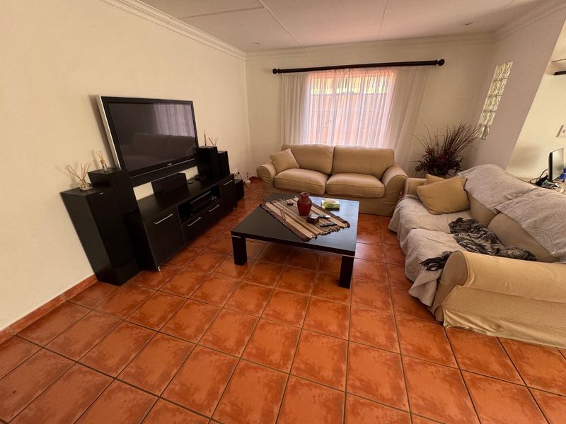 Modern Single-Storey Townhouse - Photo 4