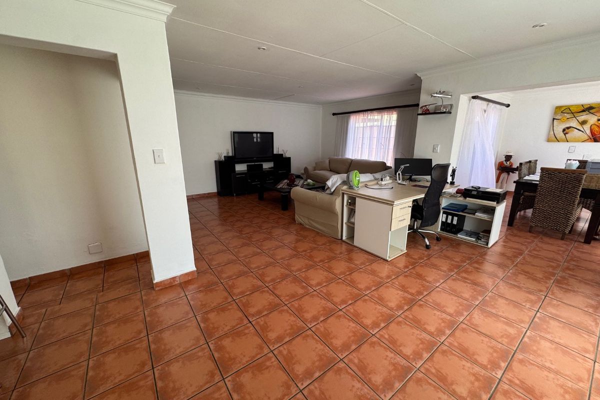 Modern Single-Storey Townhouse - Photo 5