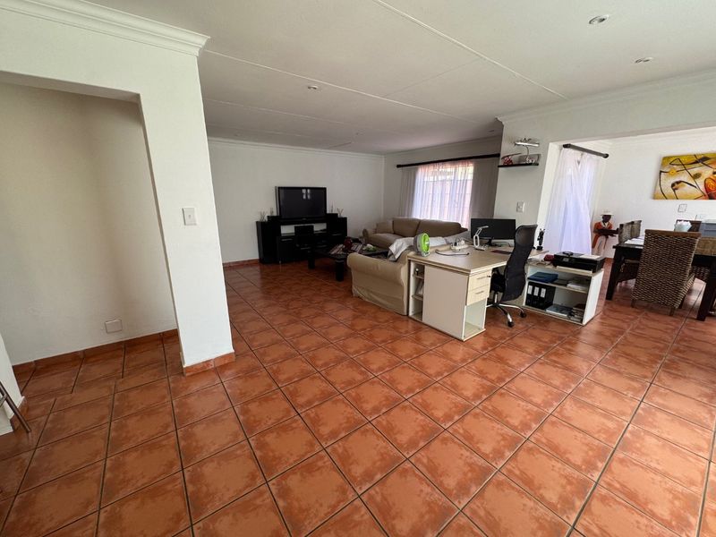 Modern Single-Storey Townhouse - Photo 5