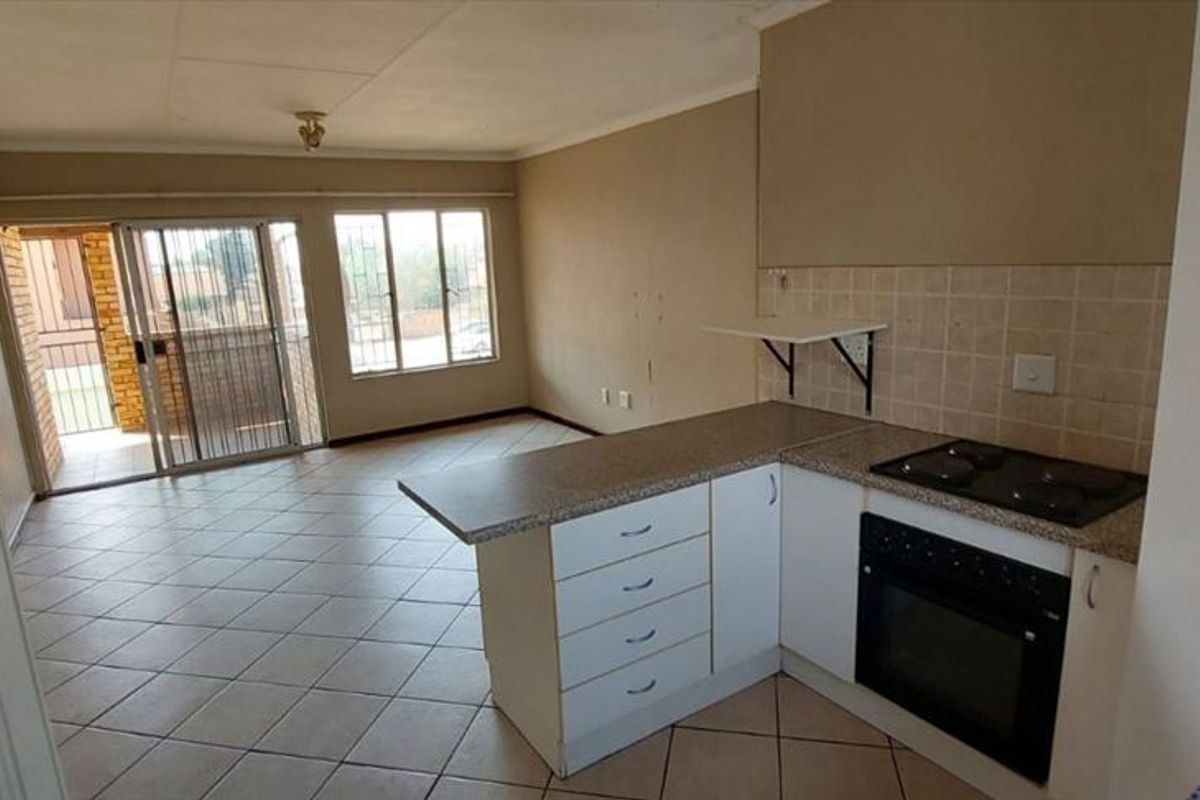 Ideal Starter Home in a Quiet Neighborhood - Photo 2