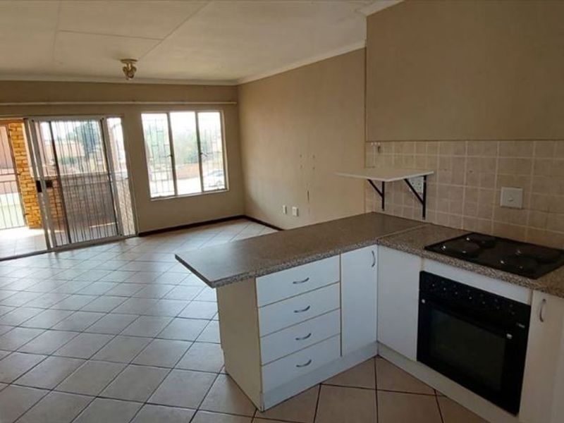 Ideal Starter Home in a Quiet Neighborhood - Photo 2