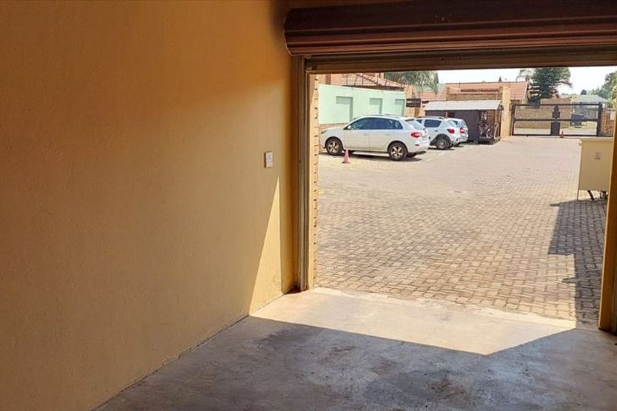 Ideal Starter Home in a Quiet Neighborhood - Photo 3