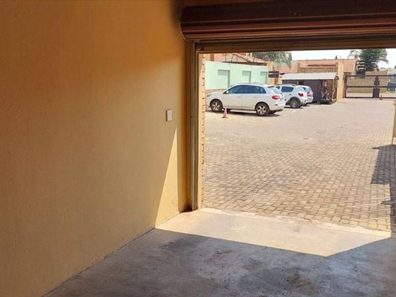 Ideal Starter Home in a Quiet Neighborhood - Photo 3