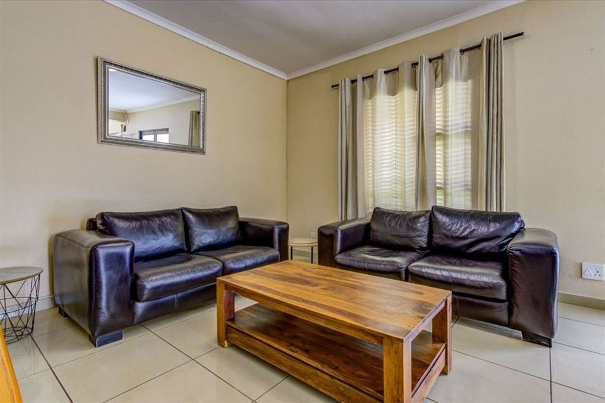 Spacious Family Home with Additional Living Spaces - Photo 2