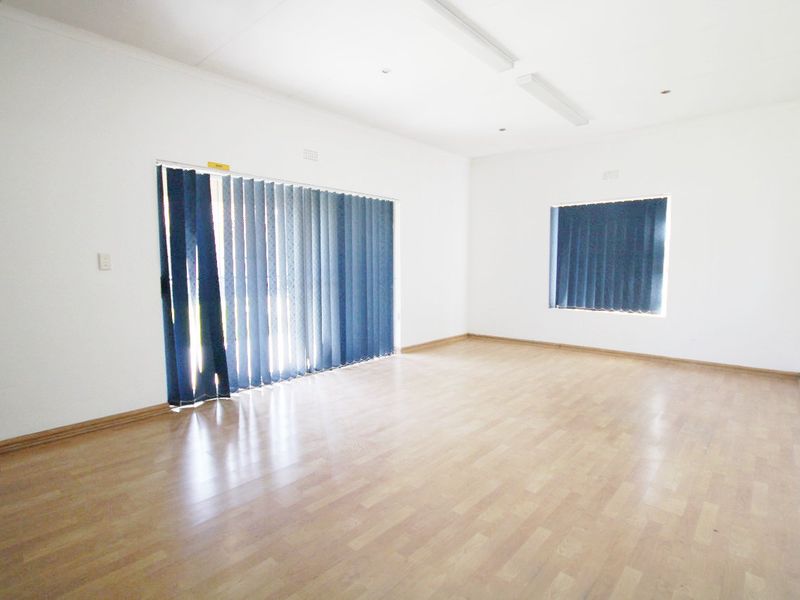 5 Bedroom Home To Let - Photo 9