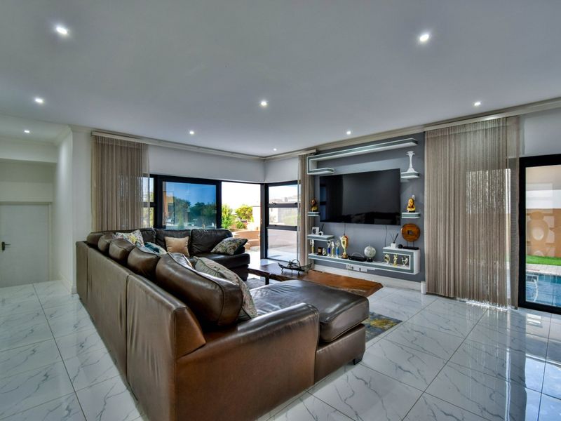 ULTRA-MODERN LUXURY HOME IN LOMBARDY ESTATE - Photo 5