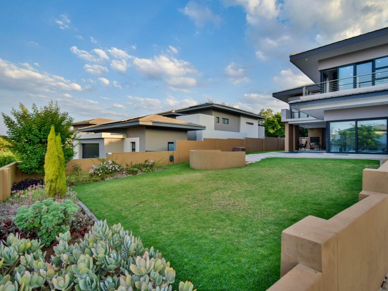 ULTRA-MODERN LUXURY HOME IN LOMBARDY ESTATE - Photo 1