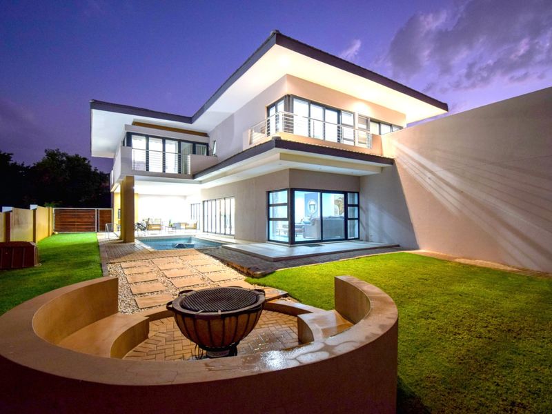 ULTRA-MODERN LUXURY HOME IN LOMBARDY ESTATE - Photo 2