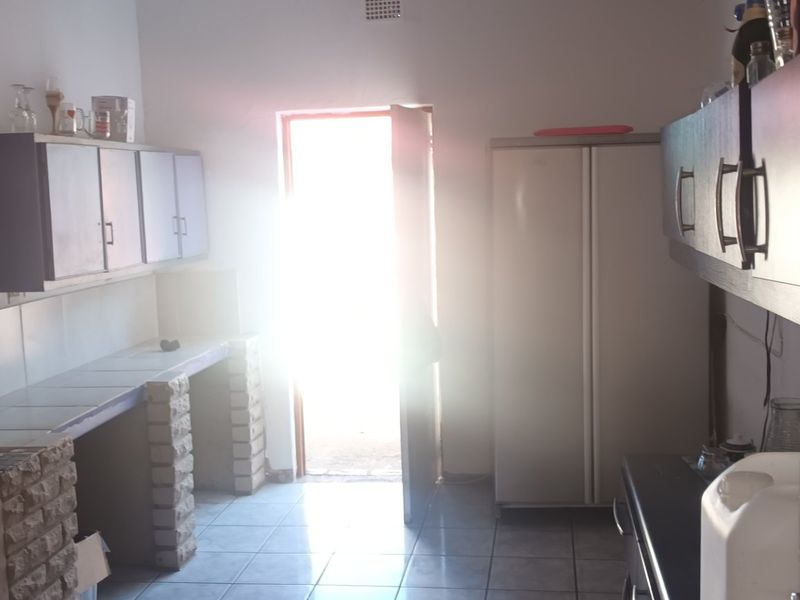 LOOKING FOR HOME FOR THE BIG FAMILY ...LOVING ENTERTAINMENT -- MODERN HOME --ESPECIALLY FOR YOU! - Photo 9