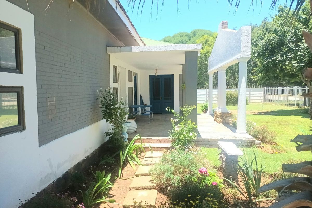 LOOKING FOR HOME FOR THE BIG FAMILY ...LOVING ENTERTAINMENT -- MODERN HOME --ESPECIALLY FOR YOU! - Photo 2