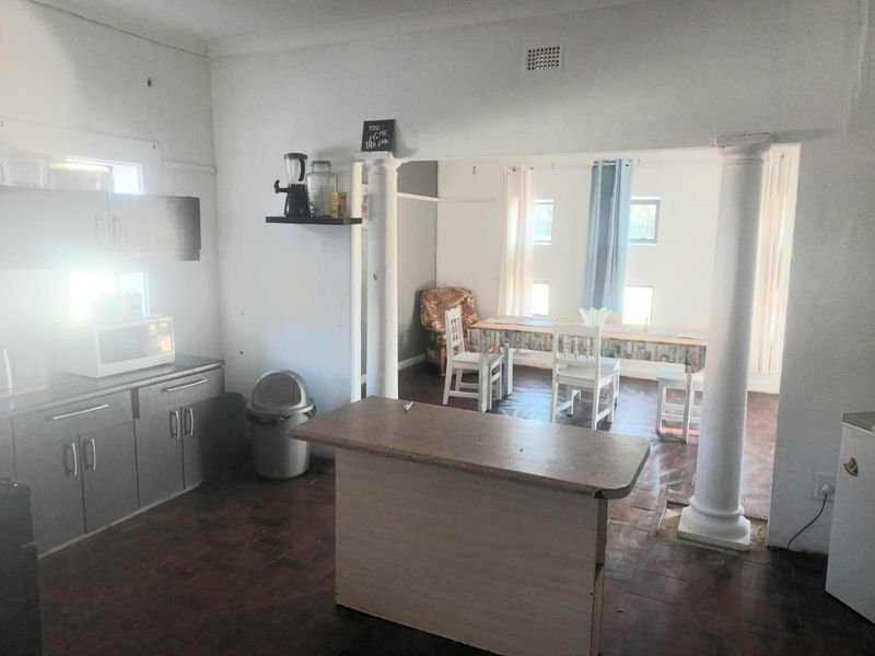 LOOKING FOR HOME FOR THE BIG FAMILY ...LOVING ENTERTAINMENT -- MODERN HOME --ESPECIALLY FOR YOU! - Photo 8