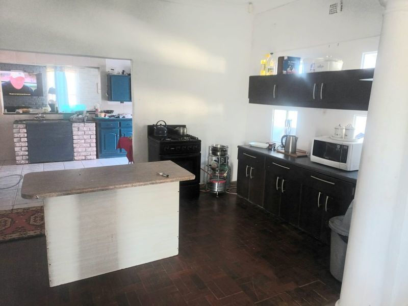 LOOKING FOR HOME FOR THE BIG FAMILY ...LOVING ENTERTAINMENT -- MODERN HOME --ESPECIALLY FOR YOU! - Photo 9