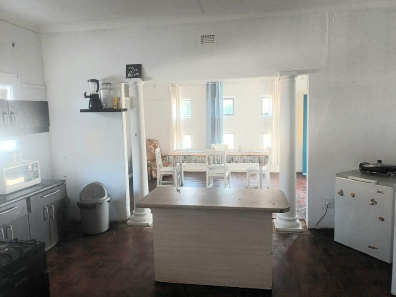LOOKING FOR HOME FOR THE BIG FAMILY ...LOVING ENTERTAINMENT -- MODERN HOME --ESPECIALLY FOR YOU! - Photo 6