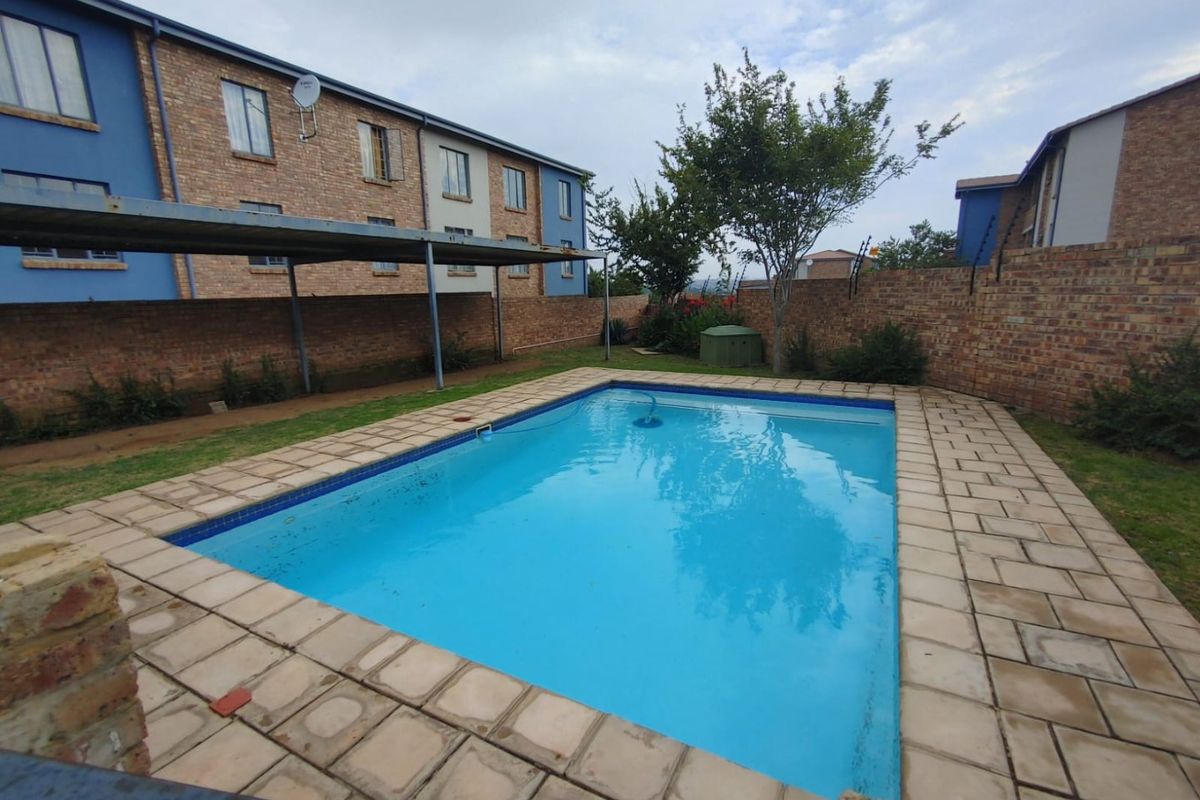 Best-Value 2-Bedroom Apartment in Villa Bianco | Secure Amberfield Living - Photo 2