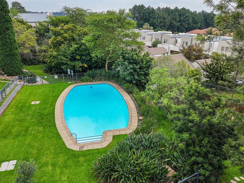 North facing Natural Light Stunning 2 bed 2 bath with Breath taking Magaliesburg Views in this lovely Millwood Lifestyle Estate - Photo 2