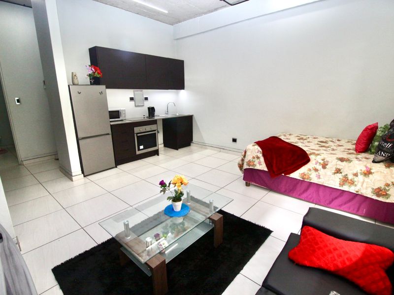 Studio Apartment to Rent in Sought After Building in Maboneng Precinct - Photo 9