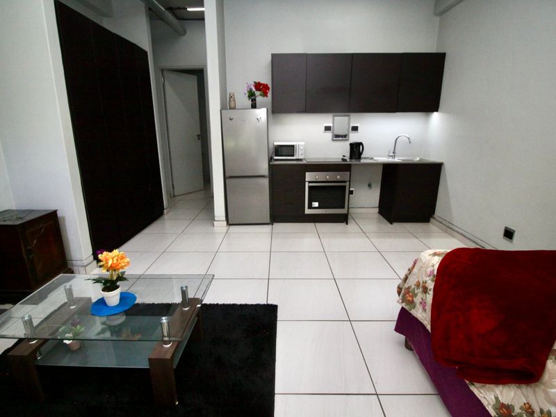 Studio Apartment to Rent in Sought After Building in Maboneng Precinct - Photo 8