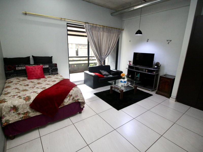 Studio Apartment to Rent in Sought After Building in Maboneng Precinct - Photo 7