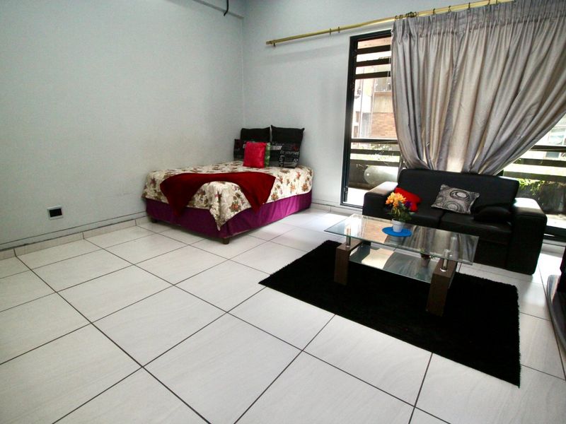 Studio Apartment to Rent in Sought After Building in Maboneng Precinct - Photo 6