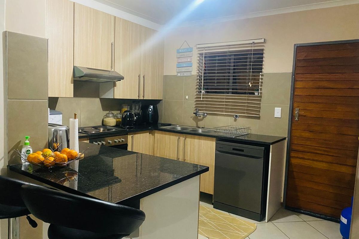 STUNNING, SECURE,  SPACIOUS ALL FOR YOU ! - Photo 3