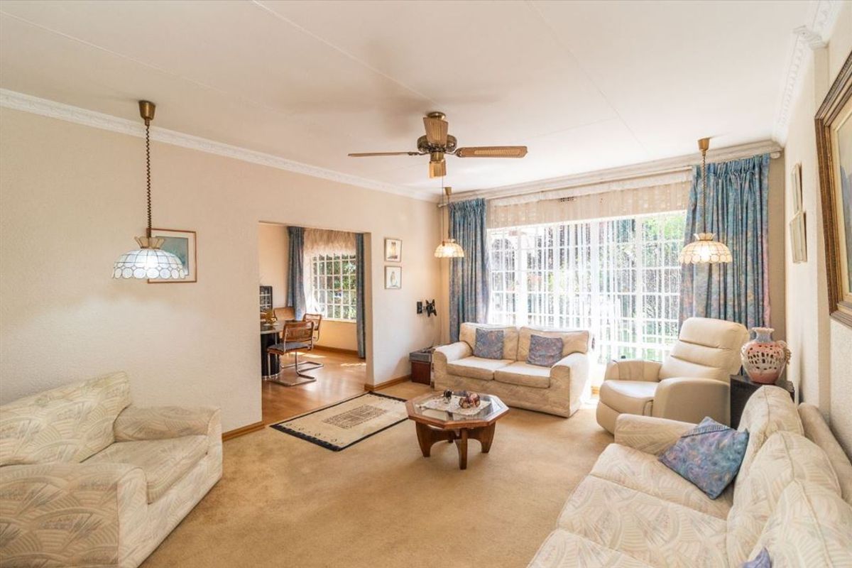 Elegant Family Home with Modern Comforts and Luxury Features - Photo 2