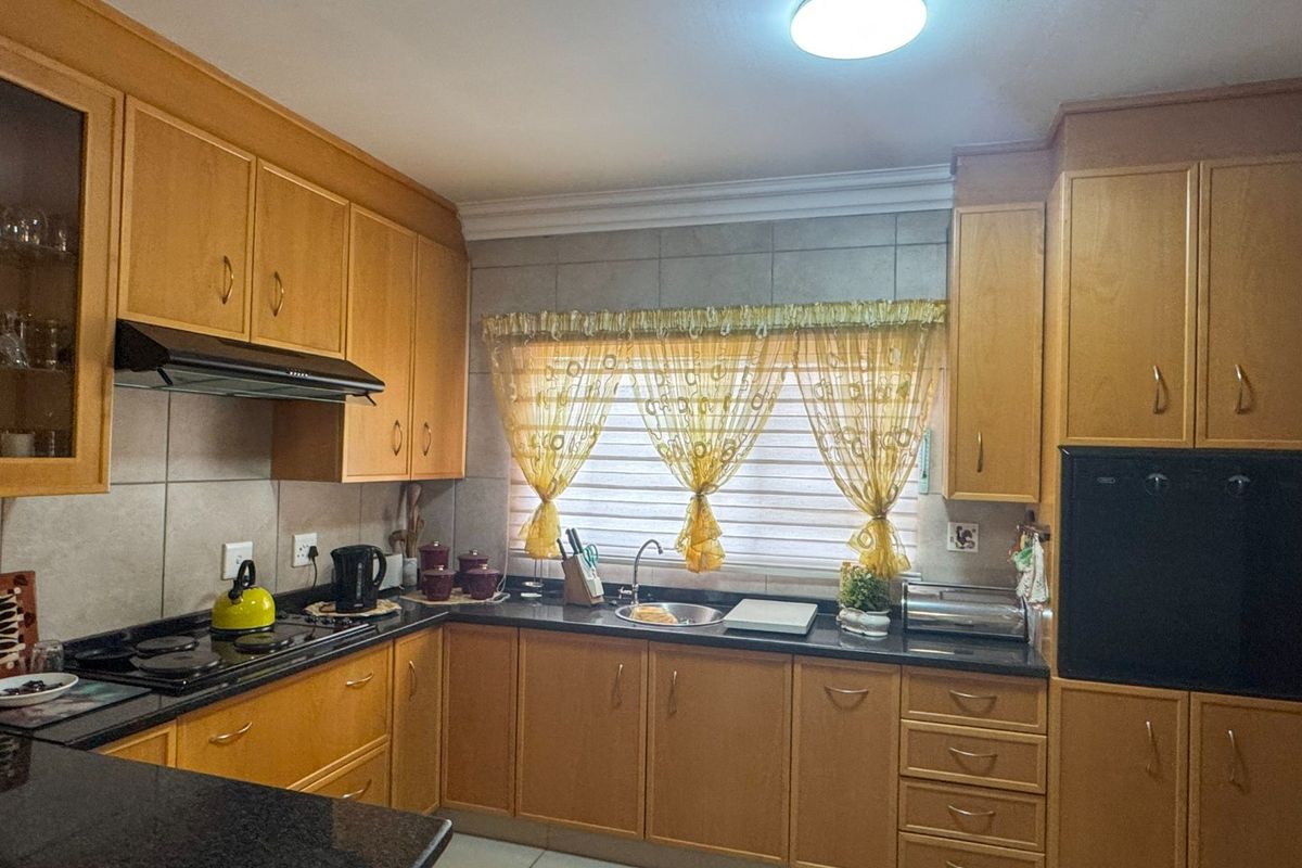 Alone standing townhouse - Photo 3