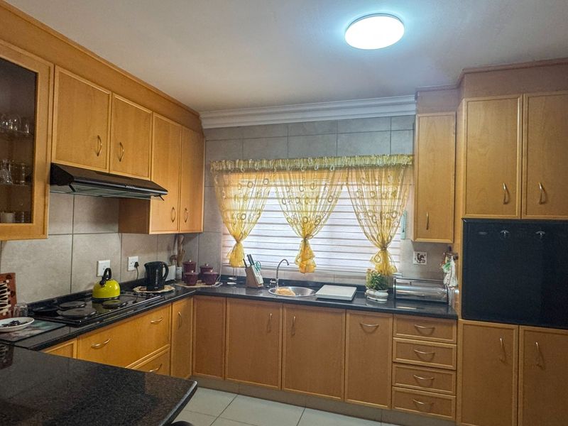 Alone standing townhouse - Photo 3