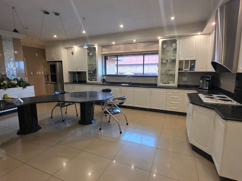 Exquisite Family Home for Sale in Erasmia - Photo 8