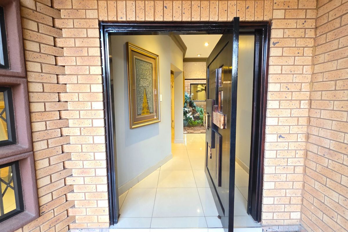 Exquisite Family Home for Sale in Erasmia - Photo 3