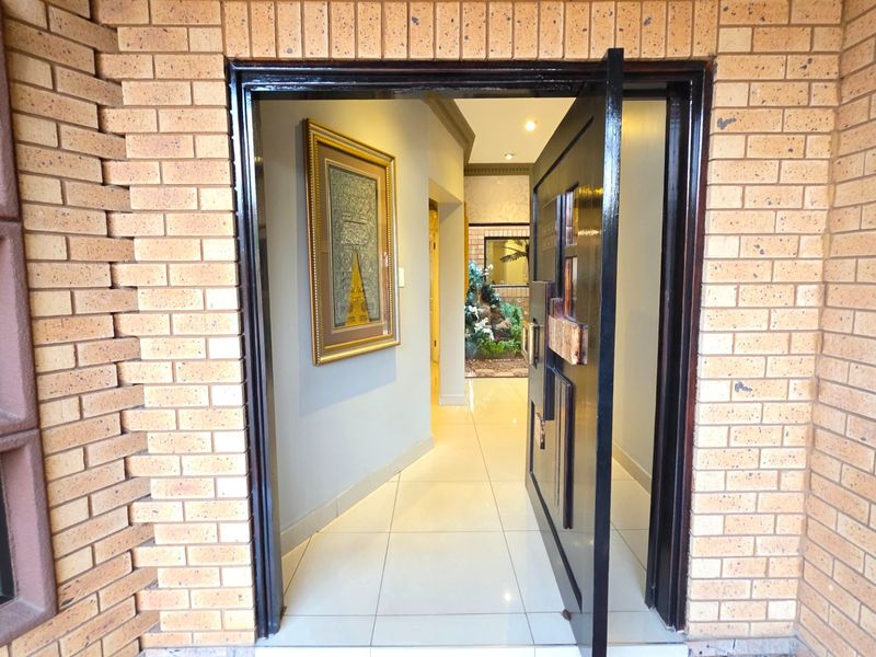 Exquisite Family Home for Sale in Erasmia - Photo 3