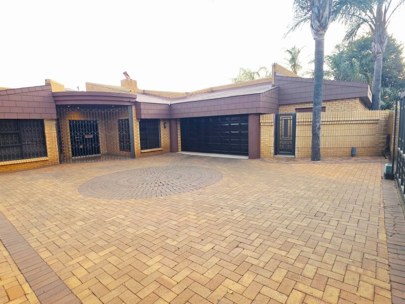 Exquisite Family Home for Sale in Erasmia - Photo 2