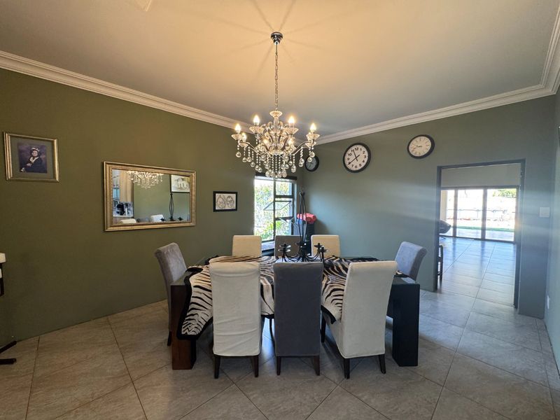Exceptional Property with 3Bedroom  Main House & 2 Flatlets on a 1.35 ha Plot Zilkaatsnek - Photo 9