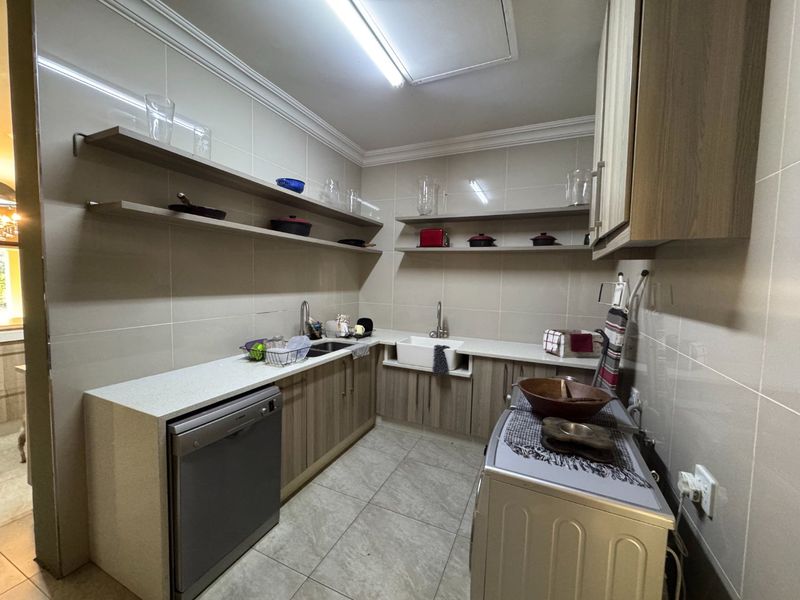 Exceptional Property with 3Bedroom  Main House & 2 Flatlets on a 1.35 ha Plot Zilkaatsnek - Photo 7