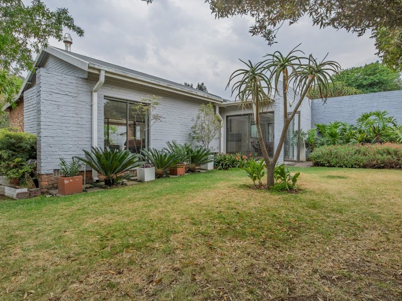 Charming Lakeside Village Home - Photo 2