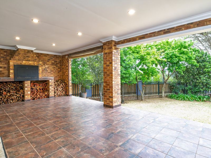 Charming Lakeside Village Home - Photo 7