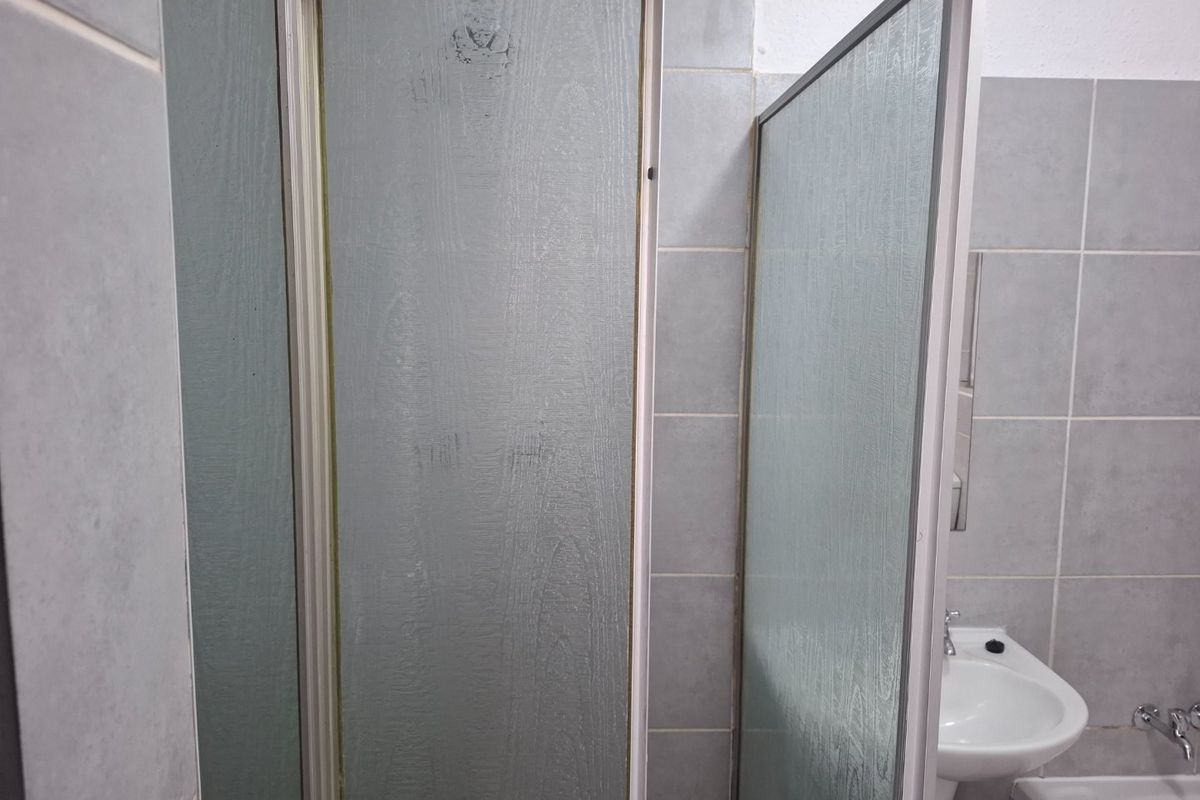 2 bedroom unit - Photo 3