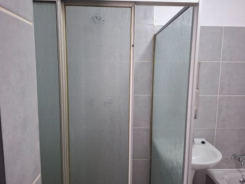 2 bedroom unit - Photo 3