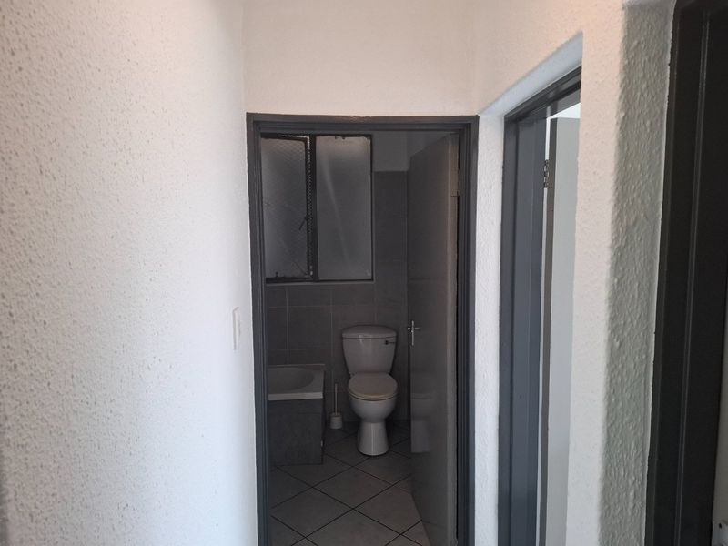 2 bedroom unit - Photo 10