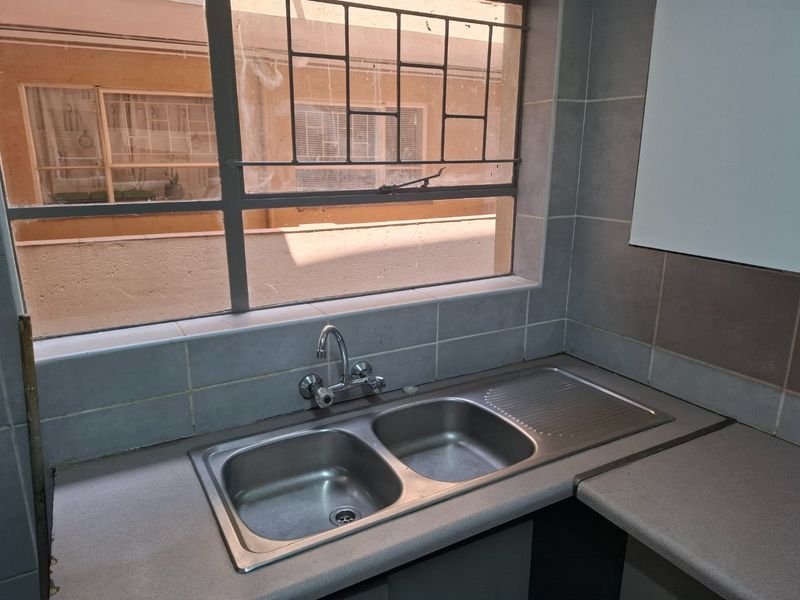 2 bedroom unit - Photo 8