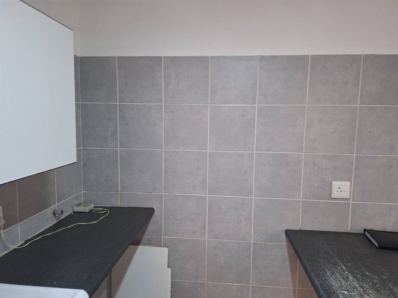 2 bedroom unit - Photo 7